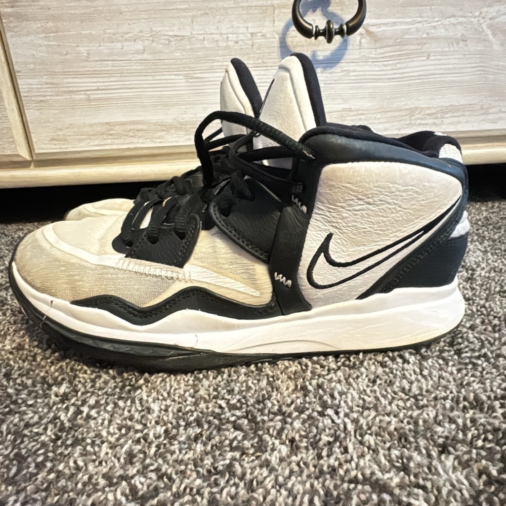 Men's Kyrie's shoes
